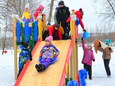 Детские зимние игровые горки
