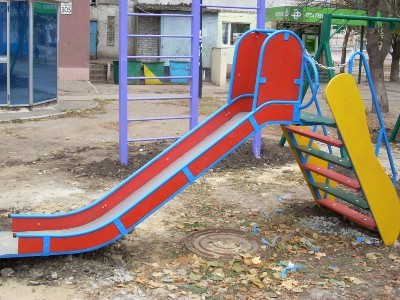 Как правильно выбрать уличные горки для детской площадки Как правильно выбрать уличные горки для детской площадки