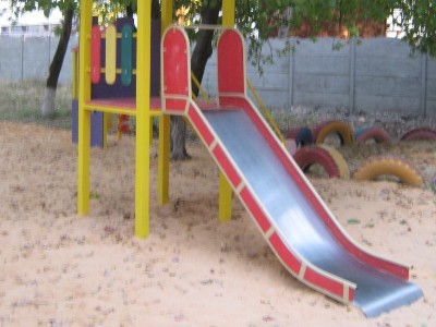 Детские горки для активного отдыха на даче Детские горки для активного отдыха на даче